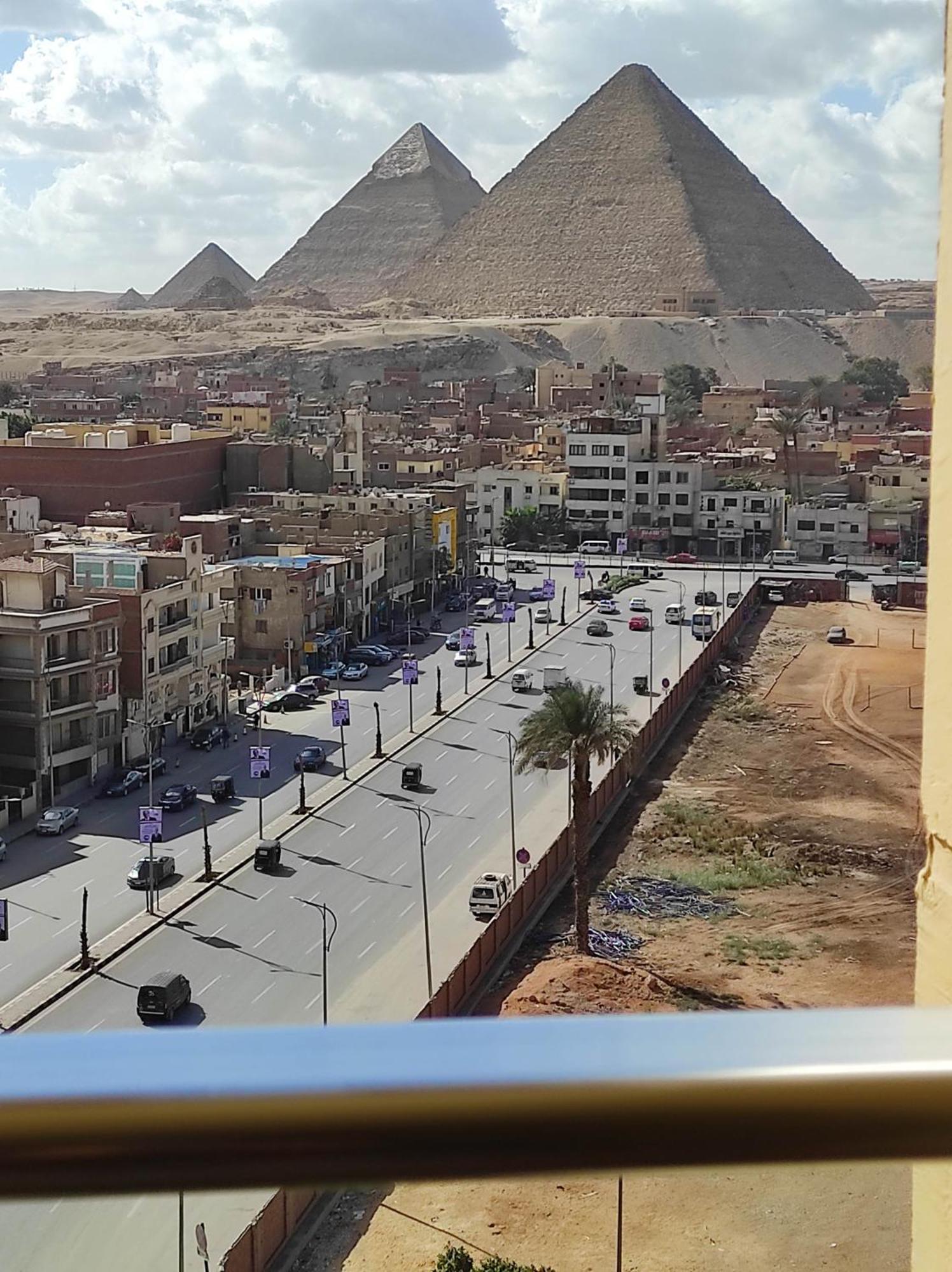 Pyramids View Suite/Vista Piramidi Cairo Room photo