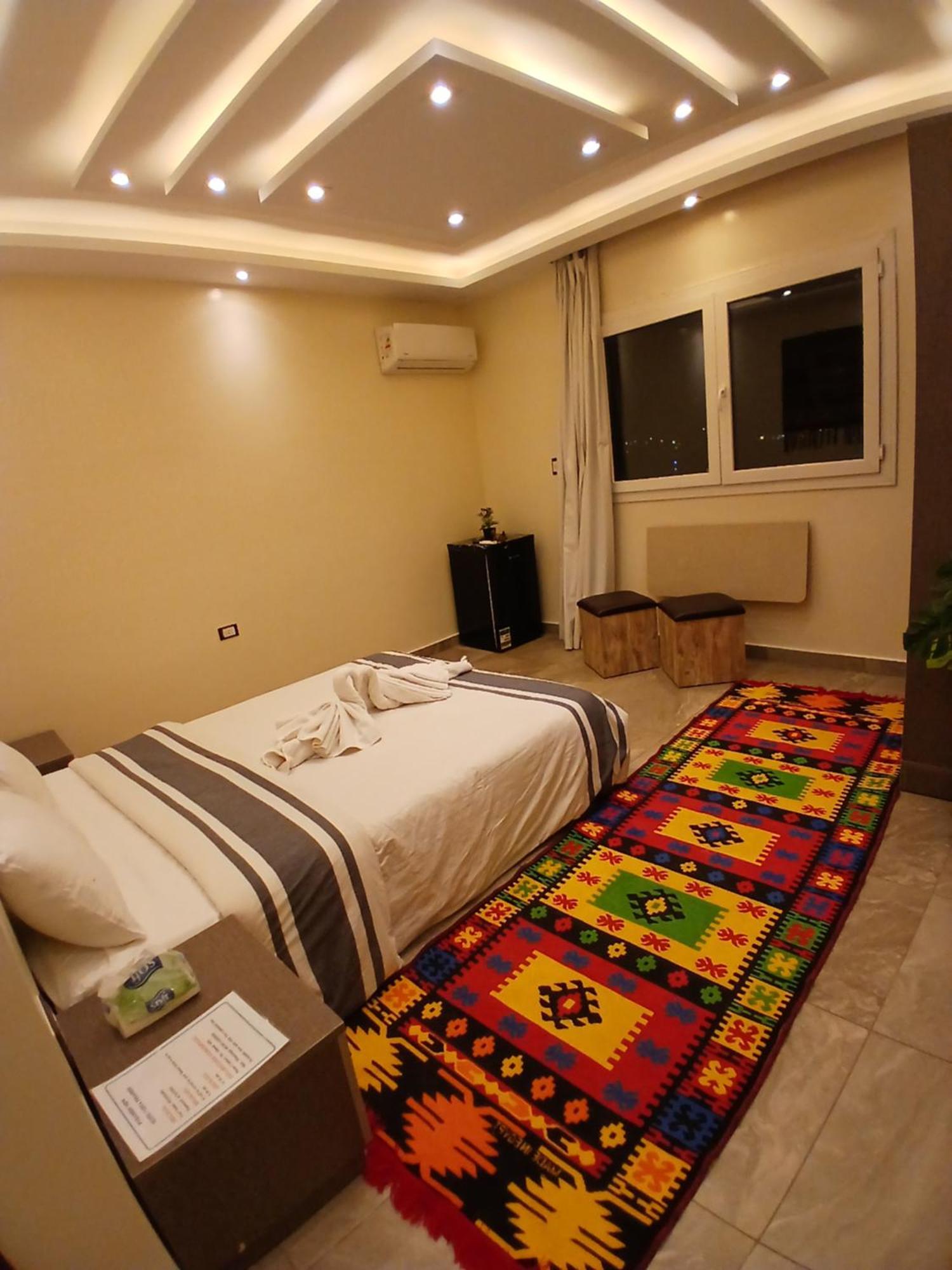 Pyramids View Suite/Vista Piramidi Cairo Room photo